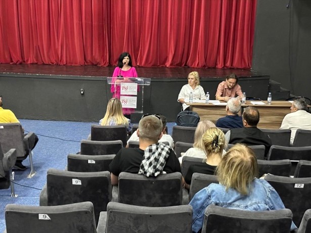 Нова председница ДНКиМ Ивана Вановац се обраћа колегама (фото: Јелена Марковић/УНС)