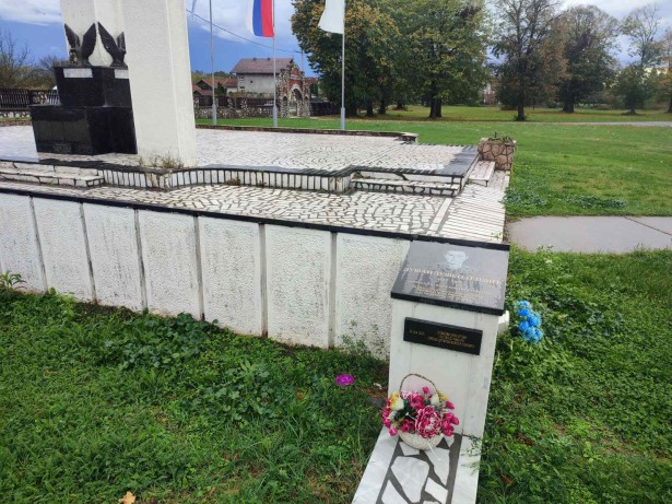 Спомен плоча (фото: приватна архива)