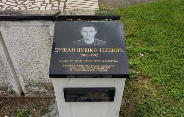 Spomen ploča Dušanu Tepšiću u Obudovcu (foto: S. Dačuo)