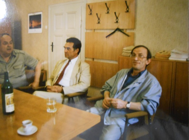 Jusuf Čehajić (desno) sa prijateljima FOTO: Porodična arhiva
