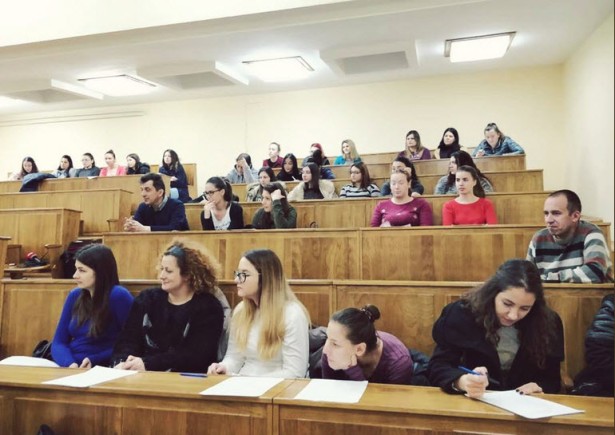 Трибина о поштовању етичких стандарда новинара и медија на друштвеним мрежама (фото: УНС, В.М)