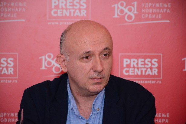 Američki državni medij prvo odbio da objavi izjavu Vladimira Radomirovića u kojoj je pominjao ratne zločince iz kosovske vlasti, a zatim odbio i da objavi pismo redakciji RSE u kom predsednik UNS-a protestuje protiv cenzure njegovog kritičkog mišljenja
