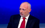 Брајтбарт тврди да човек који напада Југослава Ћосића не ради за њих Брајтбарт тврди да човек који напада Југослава Ћосића не ради за њих