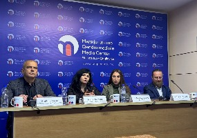 Srpski mediji umalo bez akreditacija, novinari i birači pod pritiscima – slika lokalnih izbora na Kosovu Srpski mediji umalo bez akreditacija, novinari i birači pod pritiscima – slika lokalnih izbora na Kosovu