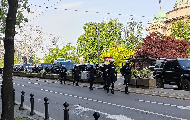 Žandarmerija u punoj opremi za demonstracije pokušala da potisne studente od RTS-a Žandarmerija u punoj opremi za demonstracije pokušala da potisne studente od RTS-a
