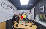 Radiju Kontakt Plus plaketa UNS-a povodom 25 godina rada Radiju Kontakt Plus plaketa UNS-a povodom 25 godina rada