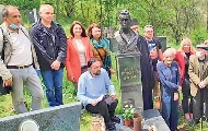 Новац од новинарских награда УНС-а добитници дали за обнову куће Милана Јовановића, бисту Лазара Вучковића и осликавање цркве у Ораховцу Новац од новинарских награда УНС-а добитници дали за обнову куће Милана Јовановића, бисту Лазара Вучковића и осликавање цркве у Ораховцу