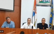 Ćutolozi iz Leskovca: Sazvali konferenciju za novinare, pa 20 minuta ostali nemi (VIDEO) Ćutolozi iz Leskovca: Sazvali konferenciju za novinare, pa 20 minuta ostali nemi (VIDEO)