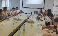 Новинарима и студентима новинарства Миљана Нешковић говорила о подкастима Новинарима и студентима новинарства Миљана Нешковић говорила о подкастима