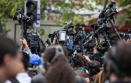 Na Cetinju verbalno napadnuti novinari Gradske TV i portala Pobjeda Na Cetinju verbalno napadnuti novinari Gradske TV i portala Pobjeda