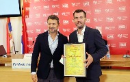 Milan Popović na uručenju nagrade „Đoko Vještica“: Vredelo je raditi nekada i do ivice pucanja Milan Popović na uručenju nagrade „Đoko Vještica“: Vredelo je raditi nekada i do ivice pucanja