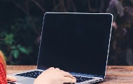 Новинарка ‘Побједе’ нападнута у Подгорици, ухапшен бизнисмен Новинарка ‘Побједе’ нападнута у Подгорици, ухапшен бизнисмен