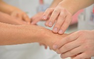 UNS poziva novinare i medijske radnike na besplatan pregled kože, prijave do 29. septembra UNS poziva novinare i medijske radnike na besplatan pregled kože, prijave do 29. septembra