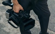 Обезбеђење Линглонга ометало екипу Н1 у извештавању о штрајку у фабрици Обезбеђење Линглонга ометало екипу Н1 у извештавању о штрајку у фабрици