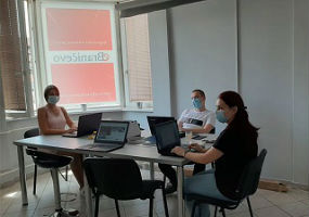 UNS donirao zaštitne maske redakciji portala E-Braničevo UNS donirao zaštitne maske redakciji portala E-Braničevo