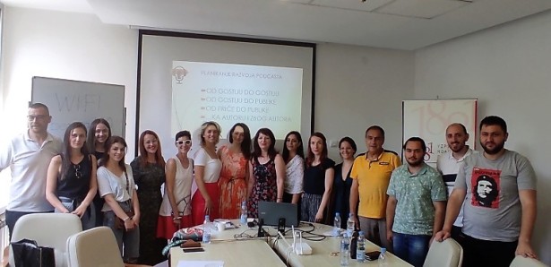 Učesnici seminara o podkastima i Miljana Nešković (foto: Milica Stojanović)