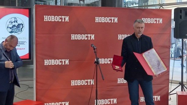 Нинусу Несторовићу уручена награда за новинску сатиру (фото: УНС/Драгана Бјелица)