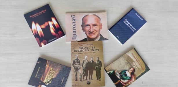 Knjige Dragoljuba Janojlića oko knjige o Dragoljubu Janojliću (foto: M. Stojanović /UNS)