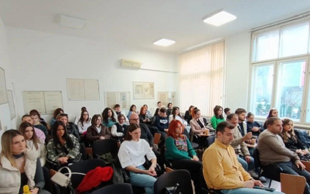 Novinari i fotoreporteri na radionici UNS-a (foto: UNS) 