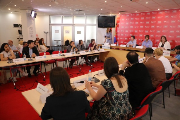 Razgovor srpskih i francuskih kolega u Pres centru UNS-a (foto: Pres centar UNS-a) 
