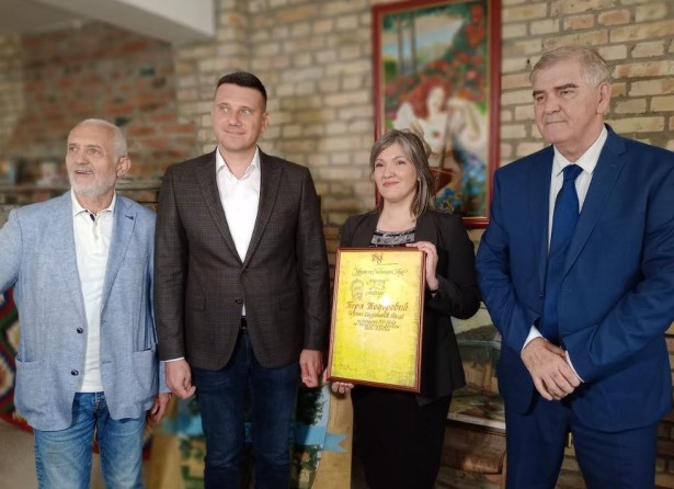 Генерални секретар УНС-а Нино Брајовић, председник Општине Смедеревска Паланка Никола Вучен,  новинарка ТВ Прва и добитница награде Бојана Стојановић Росић и министар за људска и мањинска права и друштвени дијалог Демо Бериша (фотоČ Владимир Ђурђевић)