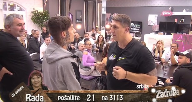 Učesnik rijalitija „Zadruga“ Kristijan Golubović, koji je već osuđivan zbog teških krivičnih dela,  izjavio je da će ubiti Staniju Dobrojević lično ili preko njegovih ljudi ako mu se iskreno ne izvini (foto: Jutjub kanal Zadruga, skrinšot)