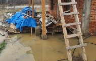 Pomozimo kolegama sa KiM kojima su poplave uništile imovinu Pomozimo kolegama sa KiM kojima su poplave uništile imovinu