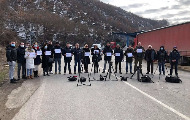 Protest novinara zbog maltretiranja ekipe RTS-a na Jarinju Protest novinara zbog maltretiranja ekipe RTS-a na Jarinju