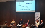 Радичевић на конференцији „Суд и медији“: Нападнути новинари дуге и исцрпљујуће судске процесе доживљавају као нови пораз Радичевић на конференцији „Суд и медији“: Нападнути новинари дуге и исцрпљујуће судске процесе доживљавају као нови пораз