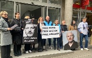 Sa skupa podrške Džulijanu Asanžu: Odluka o izručenju Asanža stajaće kao trajna pretnja svakom istraživačkom novinaru Sa skupa podrške Džulijanu Asanžu: Odluka o izručenju Asanža stajaće kao trajna pretnja svakom istraživačkom novinaru