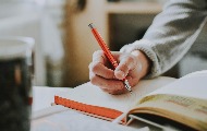 Profesoru Milivoju Pavloviću povlenska nagrada „Beli" Profesoru Milivoju Pavloviću povlenska nagrada „Beli"