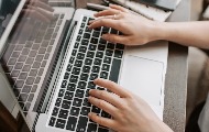 Новинарска удружења УНС и НУНС позивају на скуп „Стоп прогону новинара“ у петак у Прес центру УНС-а Новинарска удружења УНС и НУНС позивају на скуп „Стоп прогону новинара“ у петак у Прес центру УНС-а