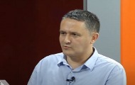 Формула опстанка медија сведена је на максиму: преносим званична саопштења и ћутим с политичким предумишљајем, дакле постојим Формула опстанка медија сведена је на максиму: преносим званична саопштења и ћутим с политичким предумишљајем, дакле постојим